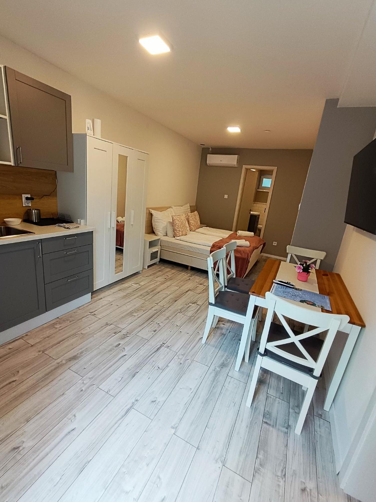 ****Heviz Springs Apartments Extérieur photo